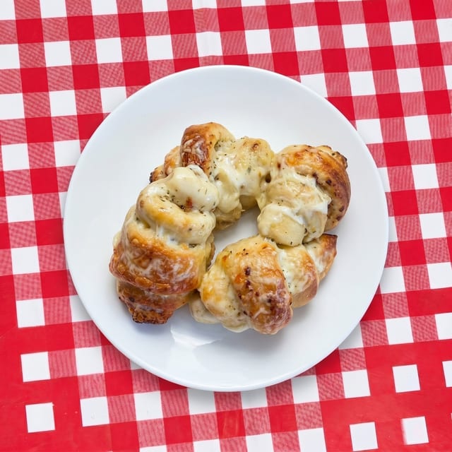 Garlic Knots.